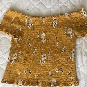 Medium ruffled crop top